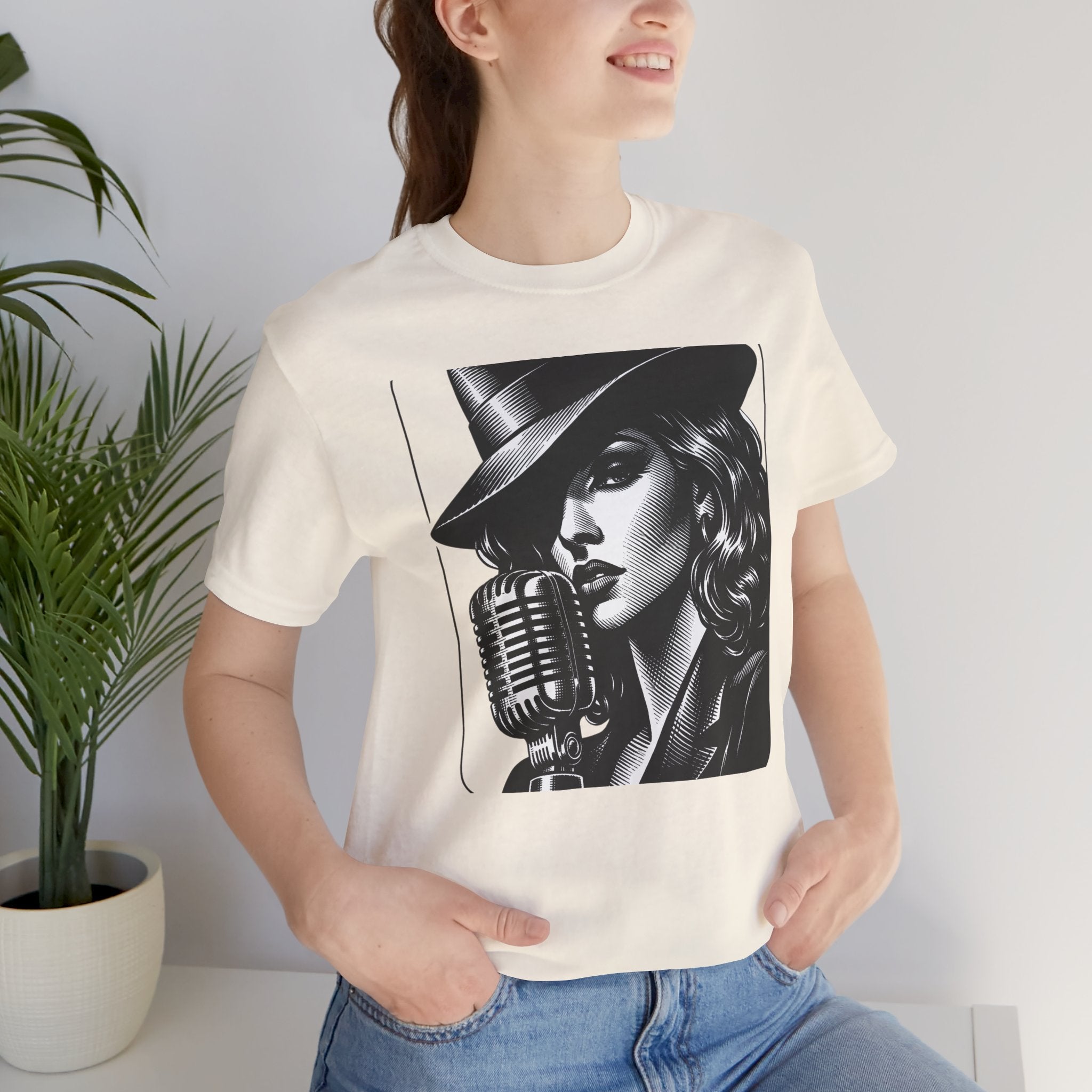 Vintage Jazz Singer T‑Shirt — Retro Microphone Noir Tee