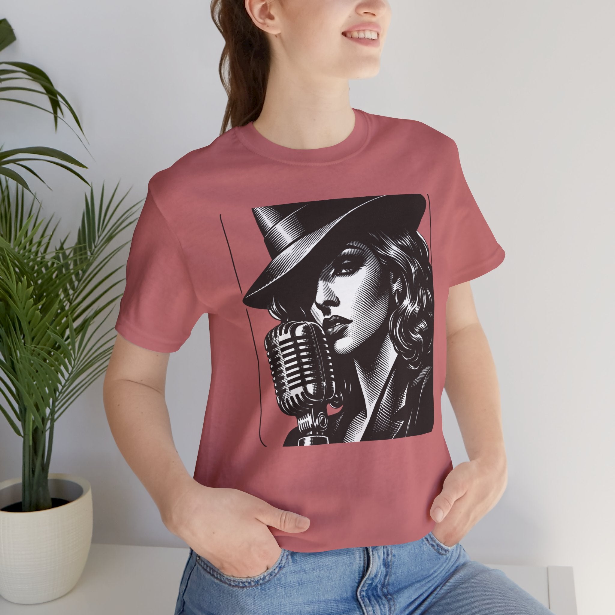 Vintage Jazz Singer T‑Shirt — Retro Microphone Noir Tee
