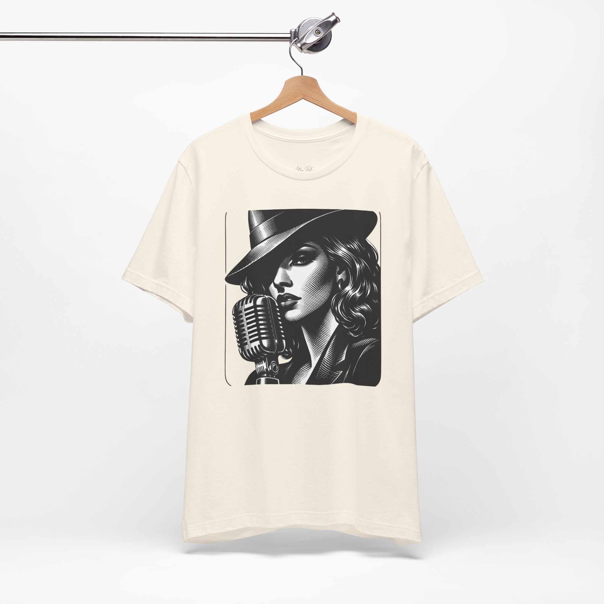 Vintage Jazz Singer T‑Shirt — Retro Microphone Noir Tee