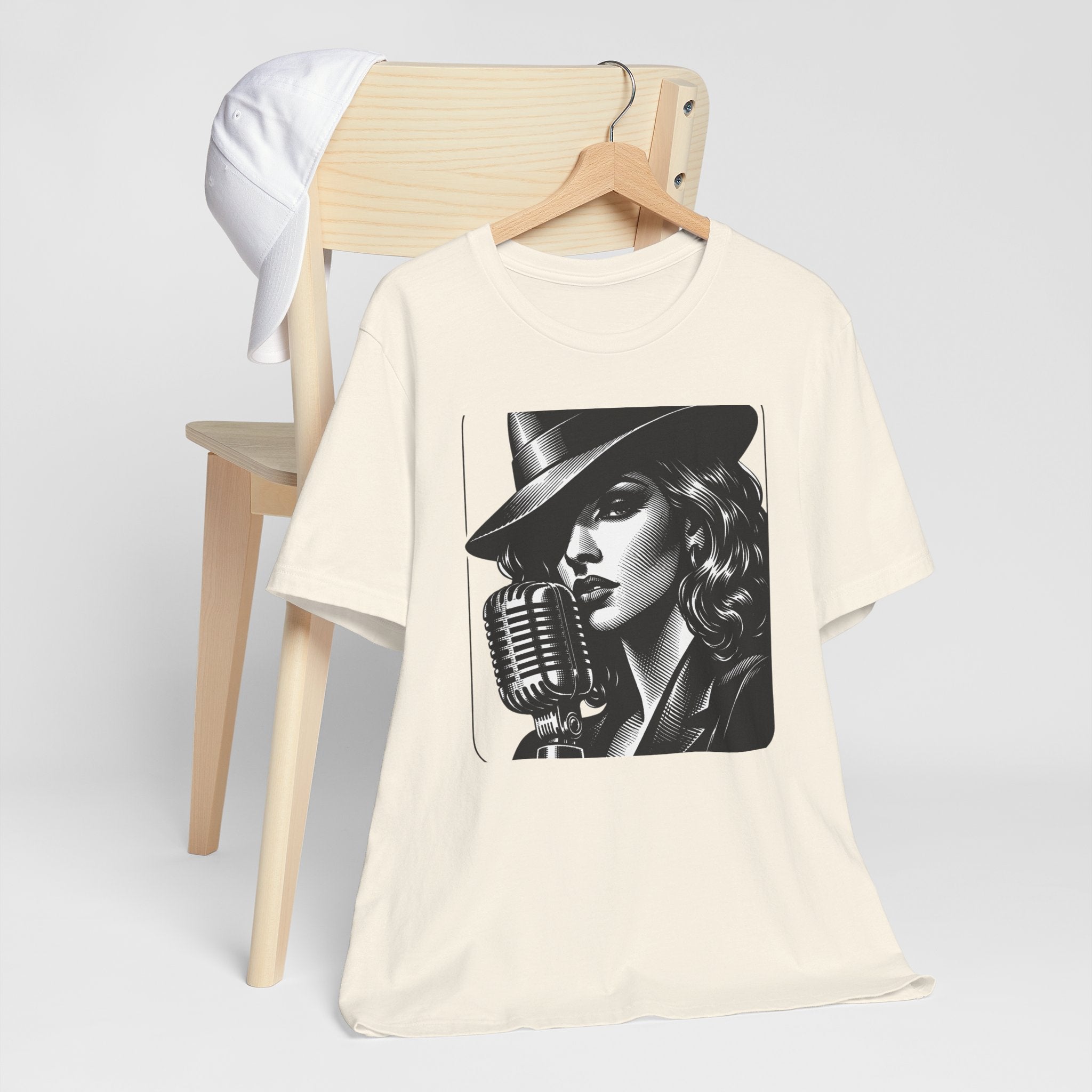 Vintage Jazz Singer T‑Shirt — Retro Microphone Noir Tee